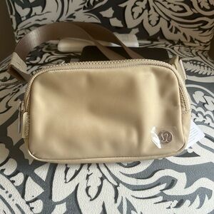 NWT Lululemon everywhere belt bag, mini